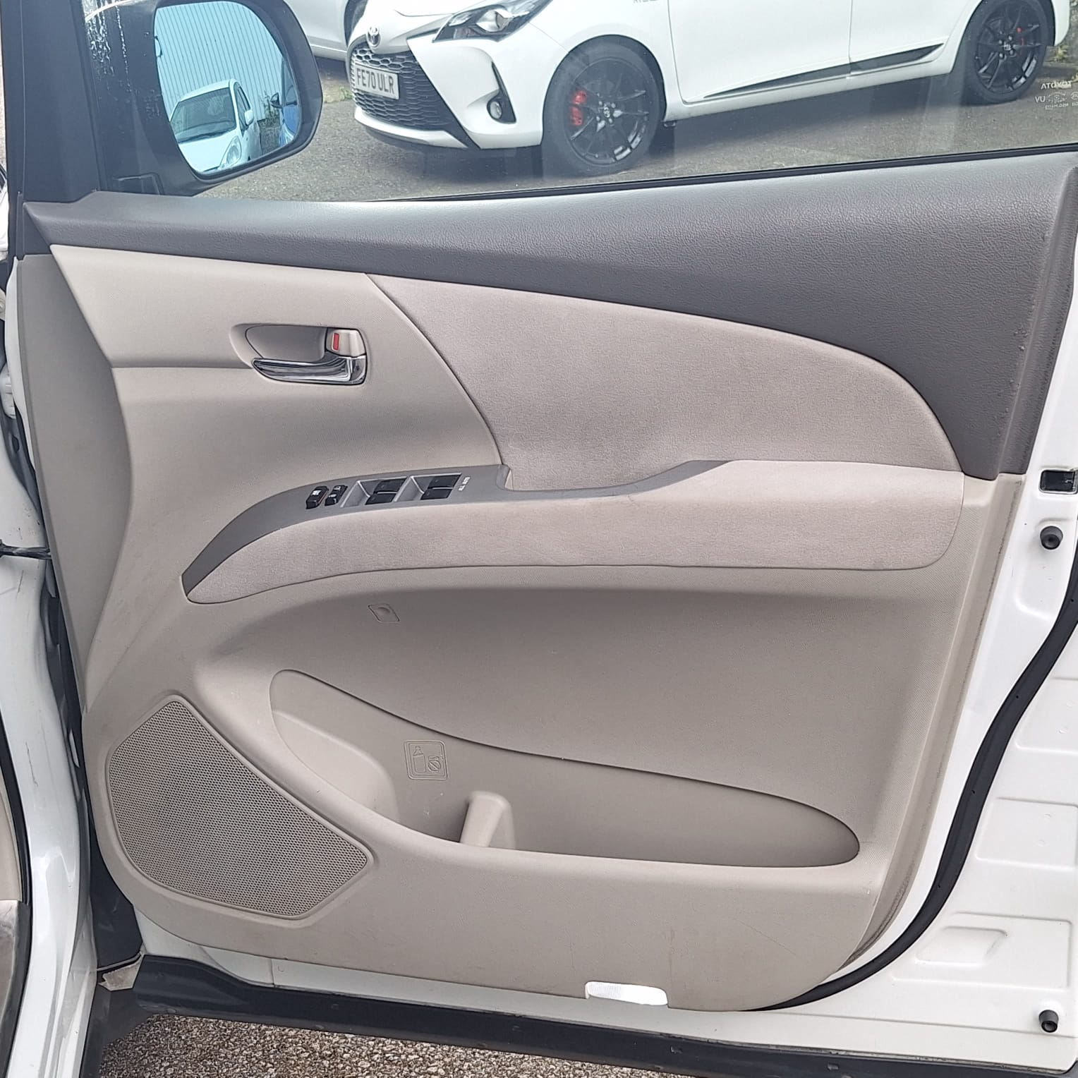 
								Toyota Estima G package full									