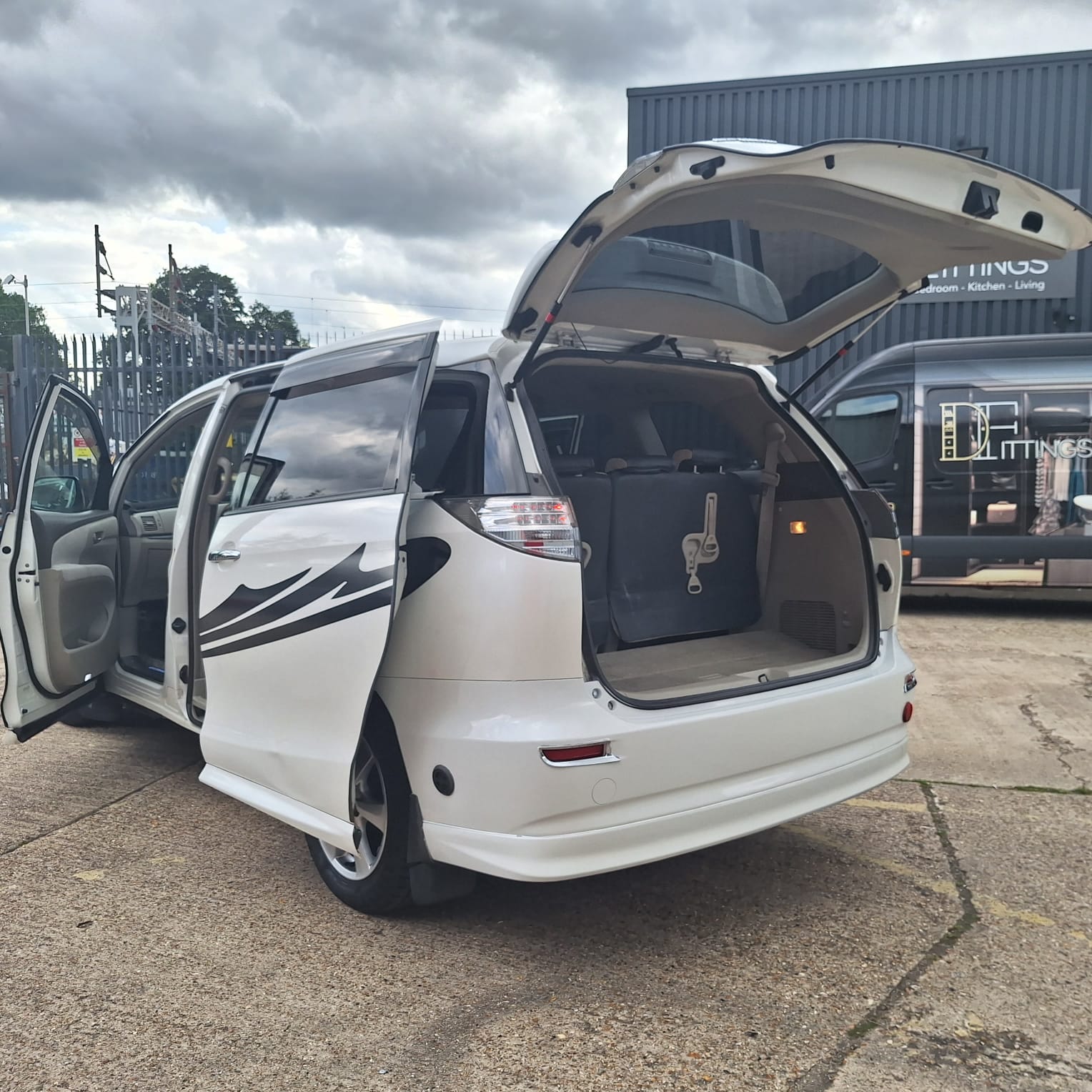 
								Toyota Estima G package full									