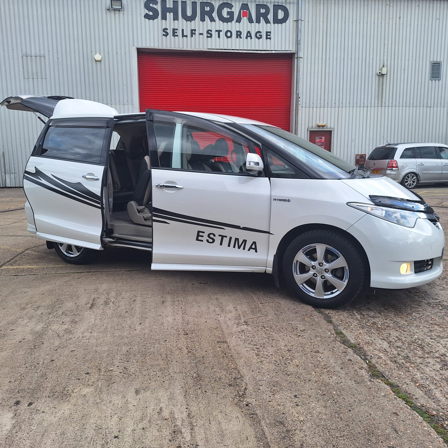 
								Toyota Estima G package full									