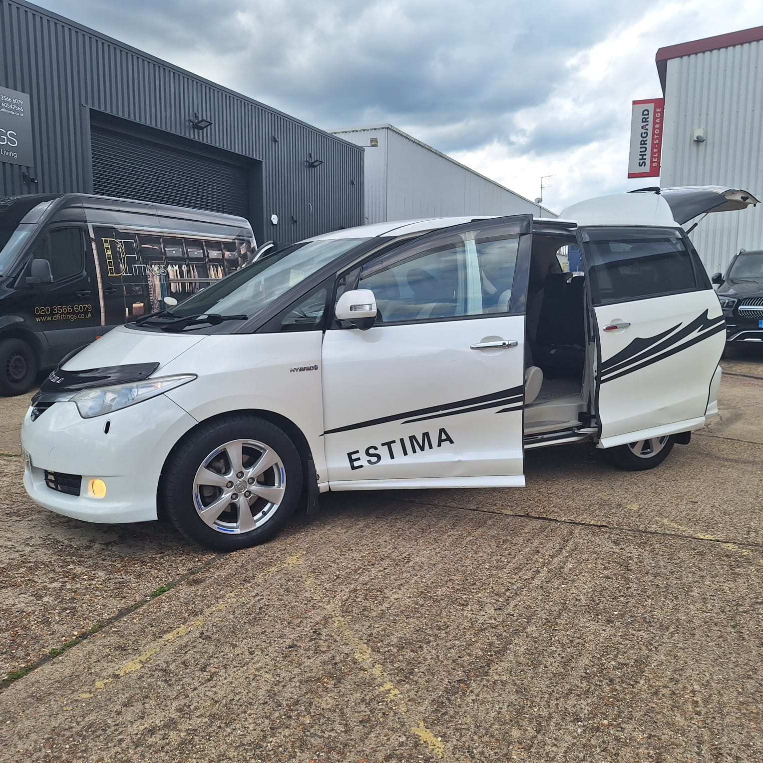 
								Toyota Estima G package full									