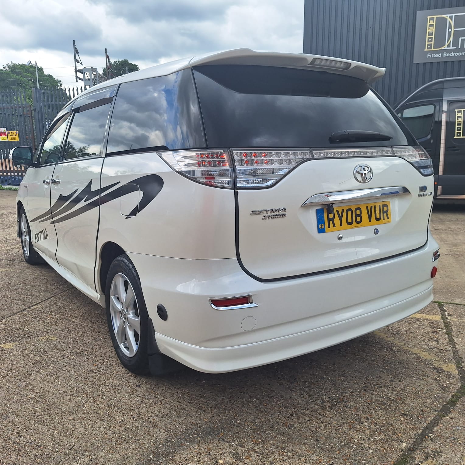 
								Toyota Estima G package full									