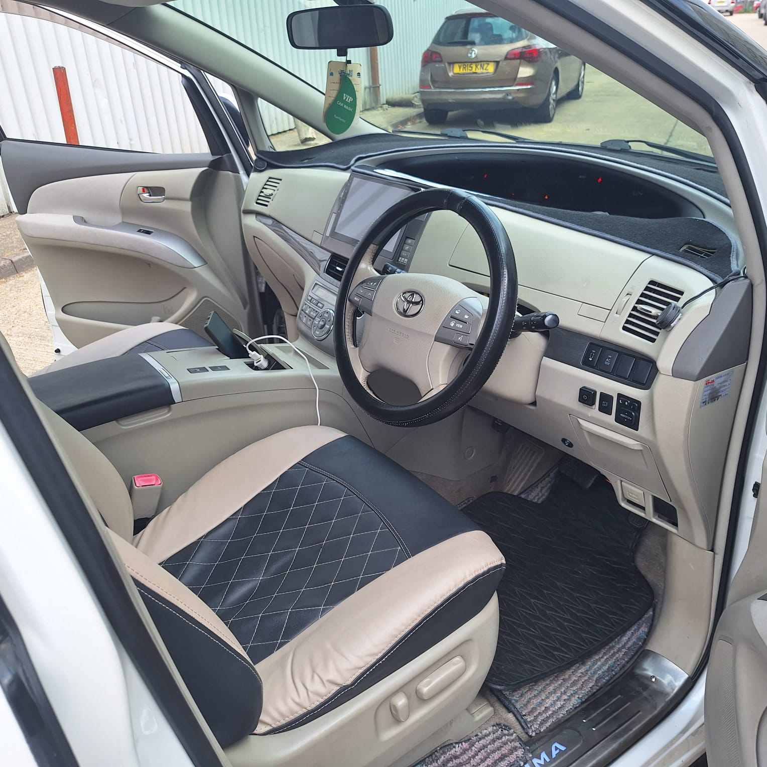 
								Toyota Estima G package full									