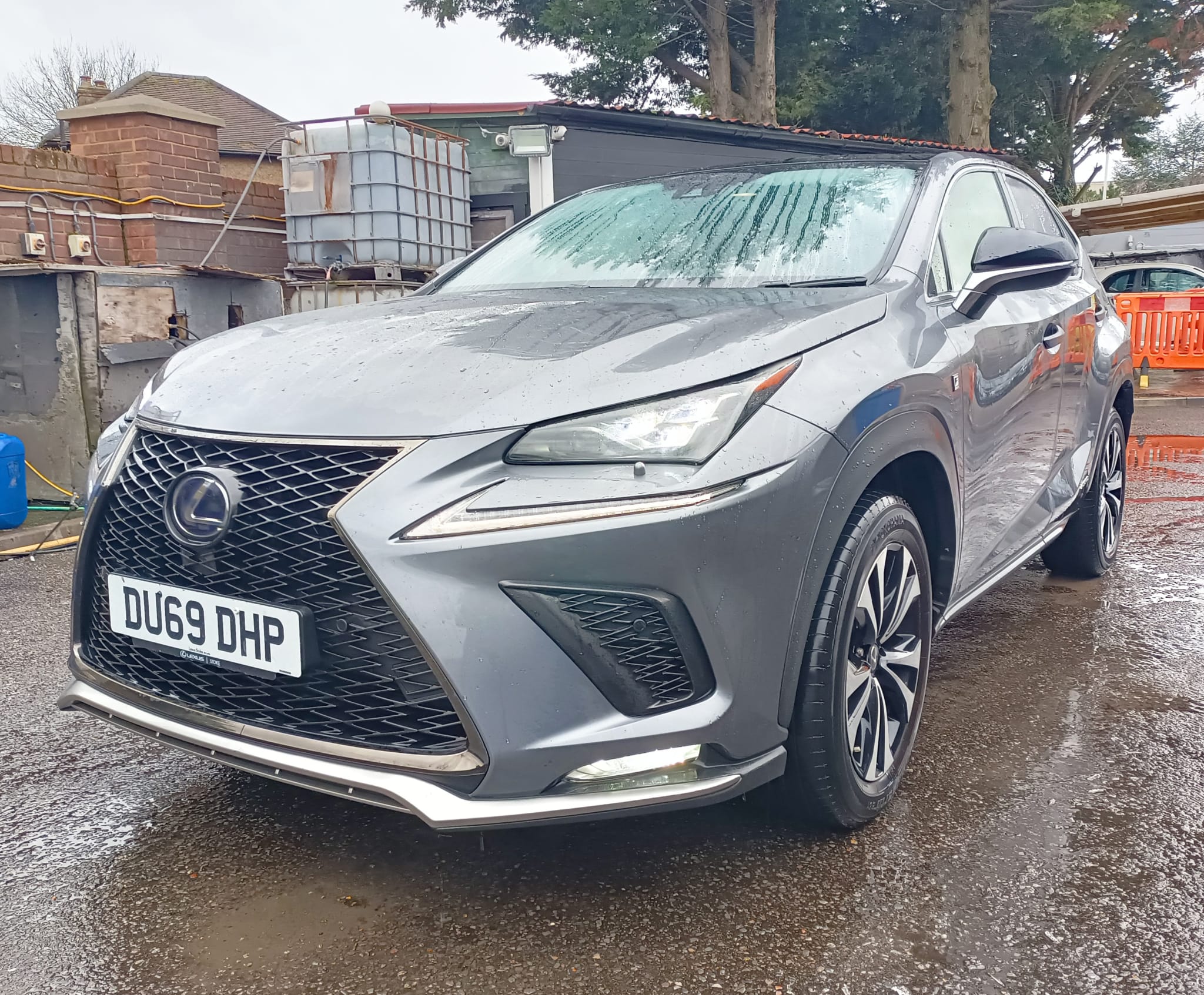 
								Lexus NX300  F-SPORT full									