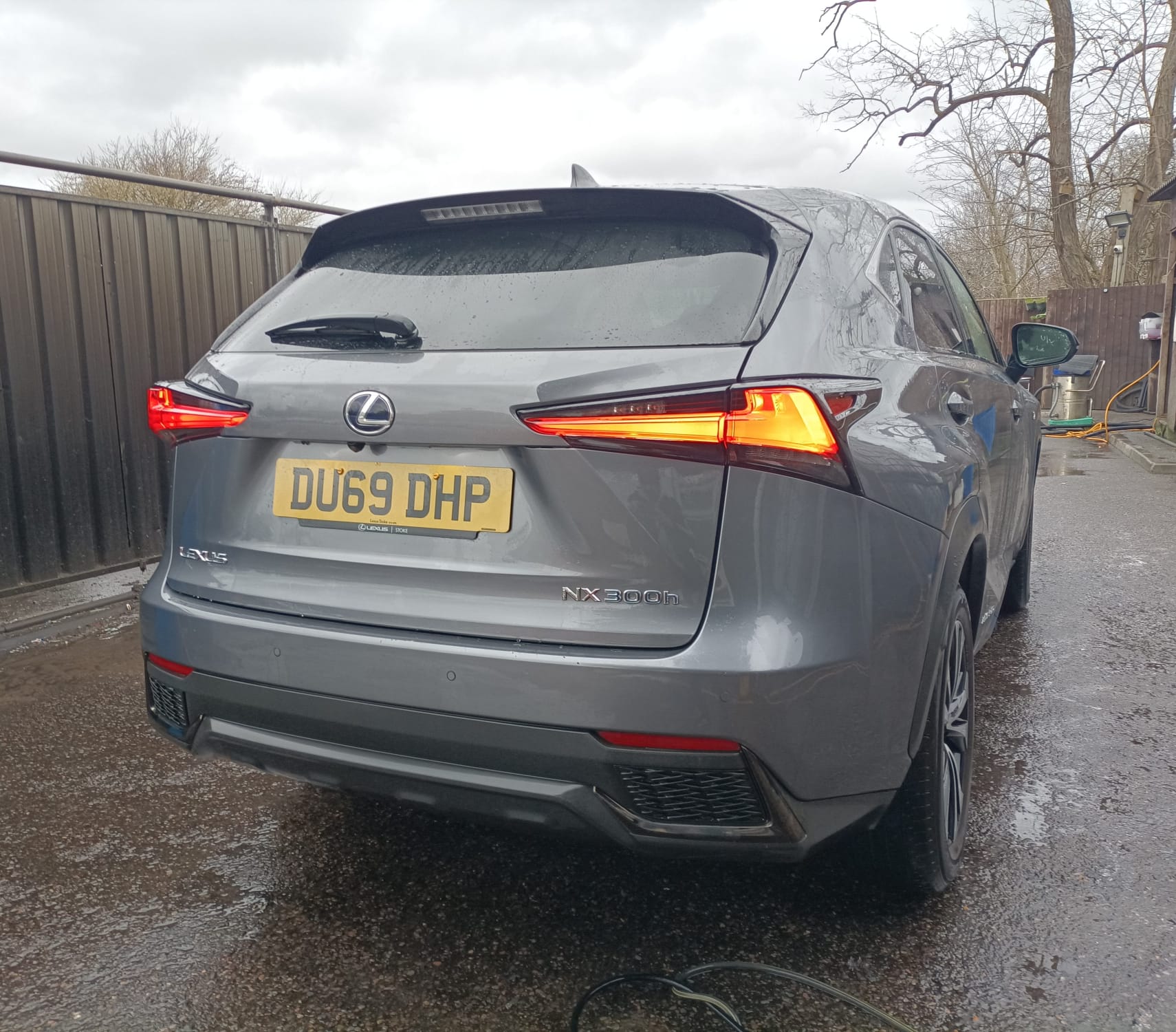 
								Lexus NX300  F-SPORT full									