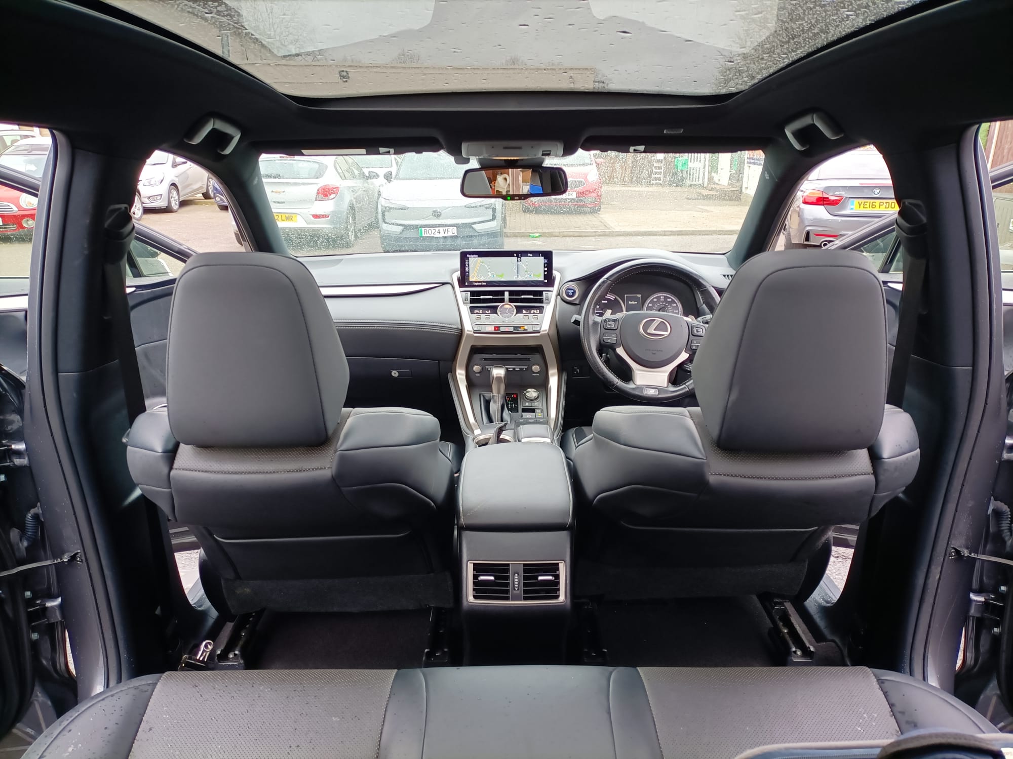 
								Lexus NX300  F-SPORT full									