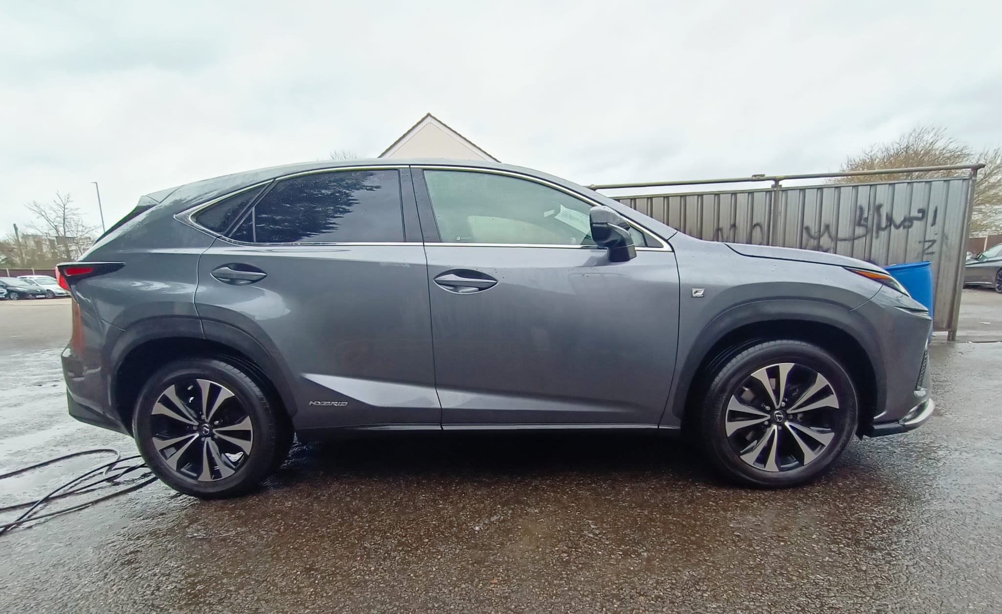 
								Lexus NX300  F-SPORT full									