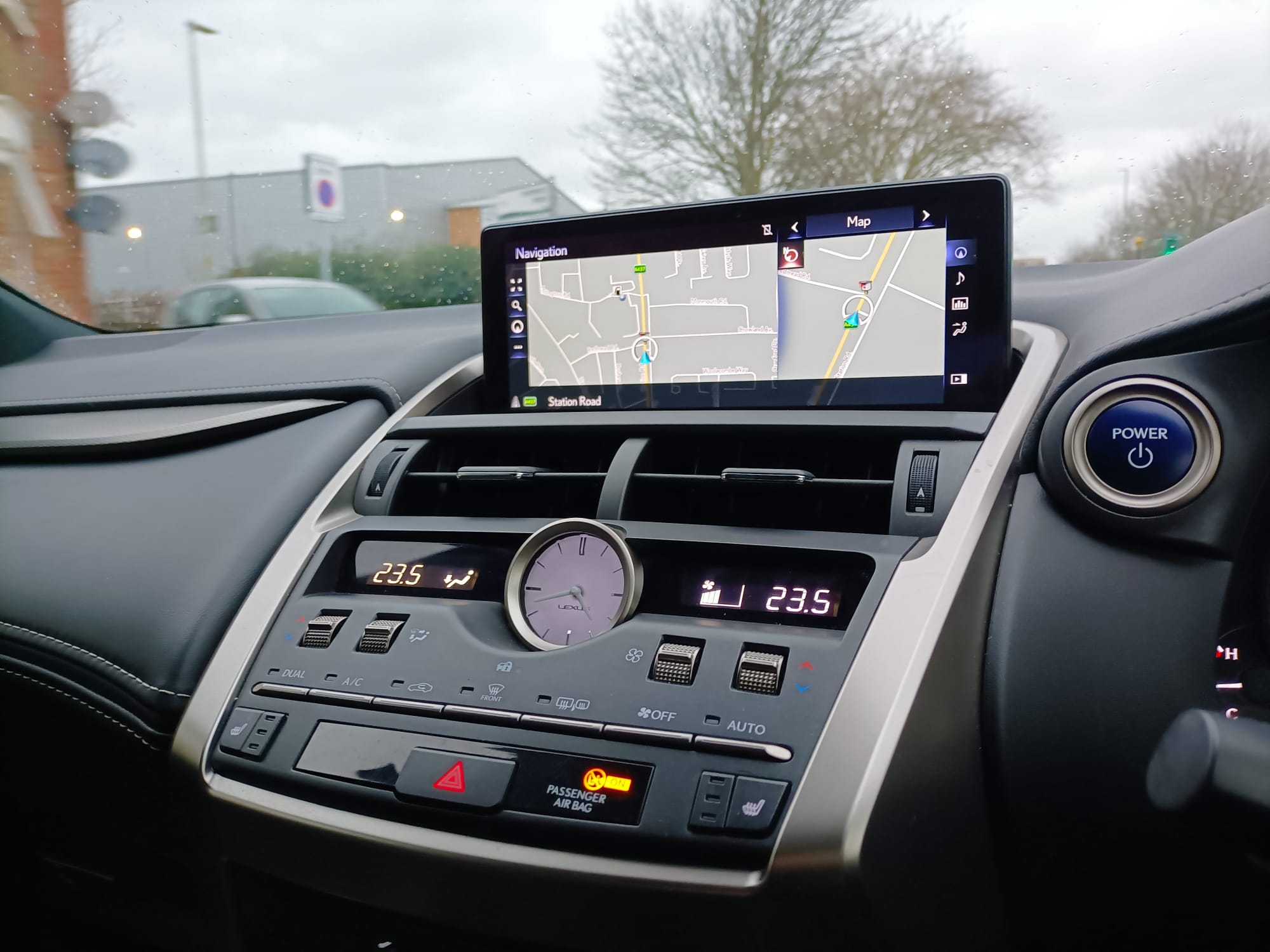 
								Lexus NX300  F-SPORT full									