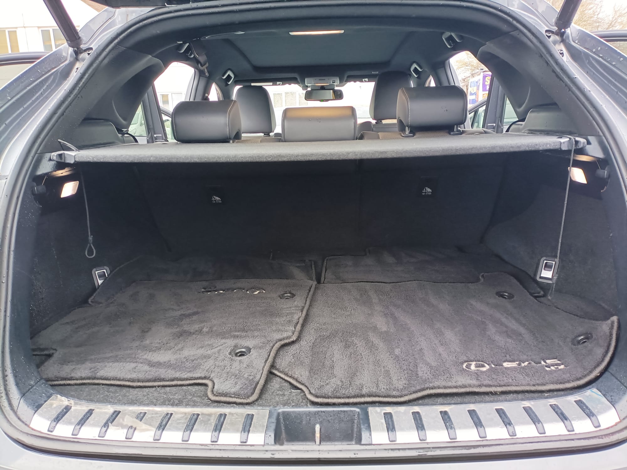 
								Lexus NX300  F-SPORT full									