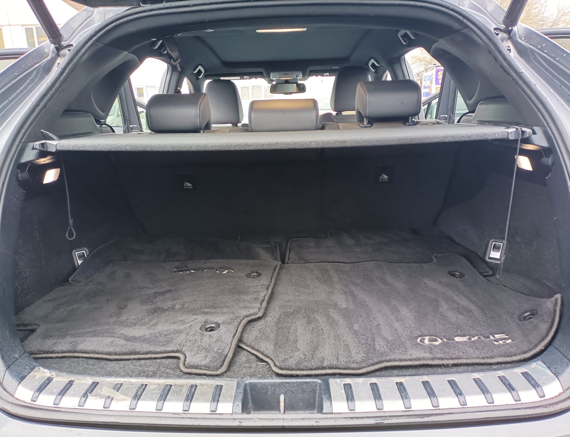 
								Lexus NX300  F-SPORT full									
