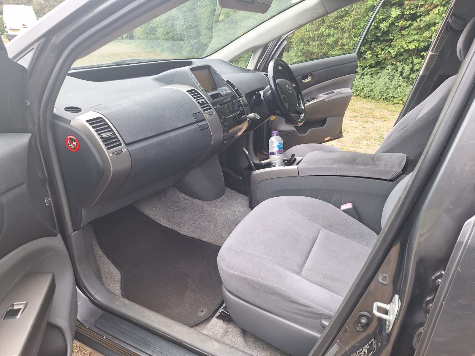 
								Toyota Prius T-Spirit full									