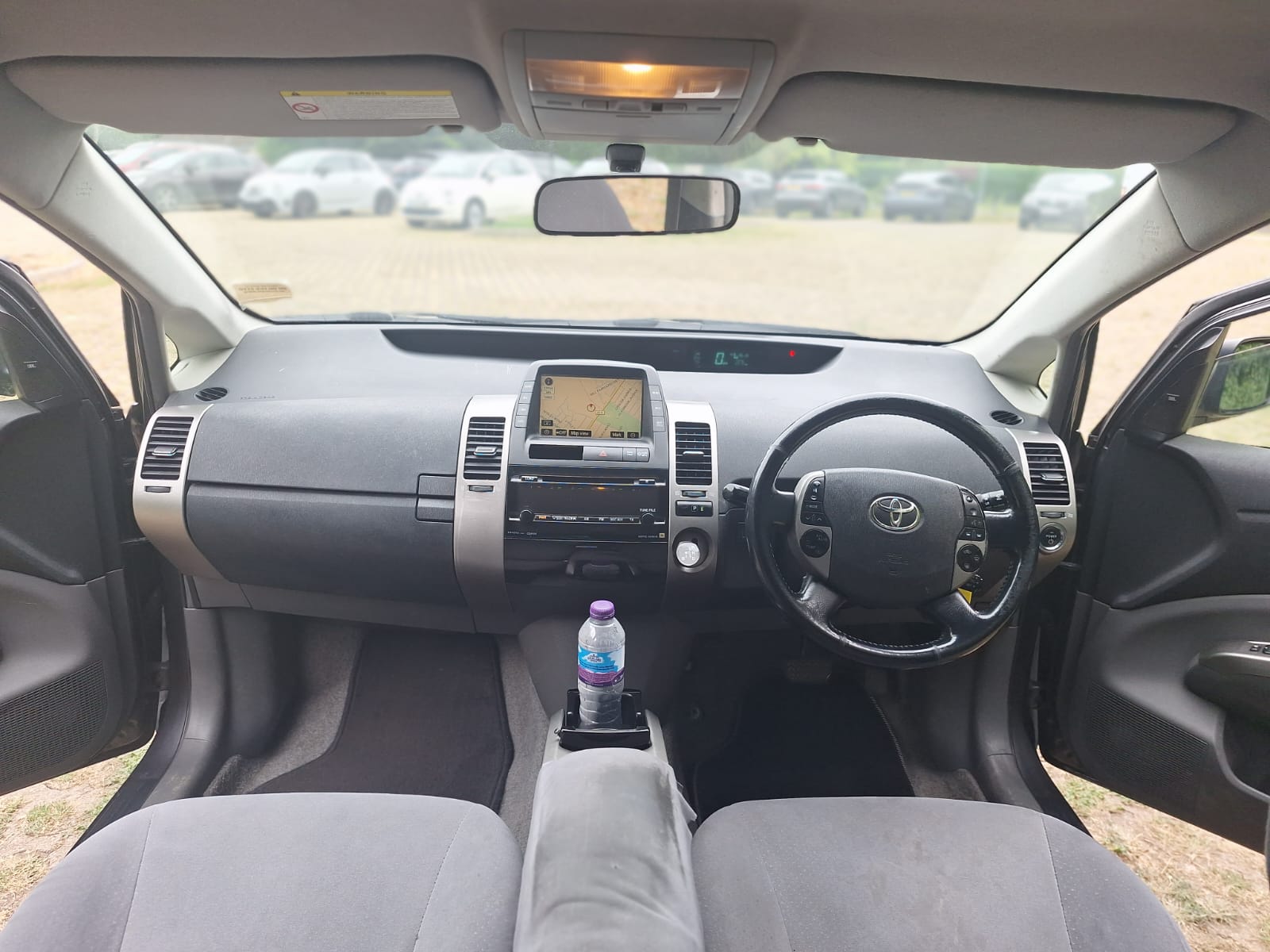 
								Toyota Prius T-Spirit full									