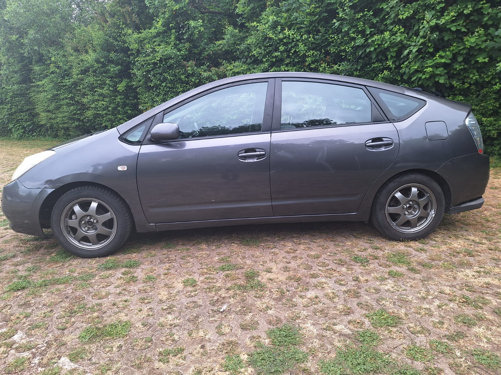 
								Toyota Prius T-Spirit full									