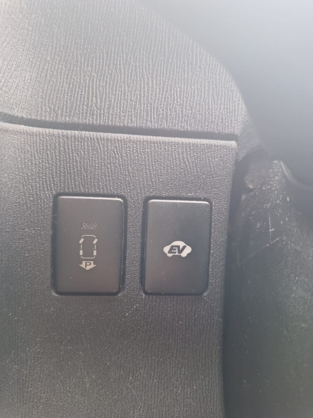 
								Toyota Prius T-Spirit full									