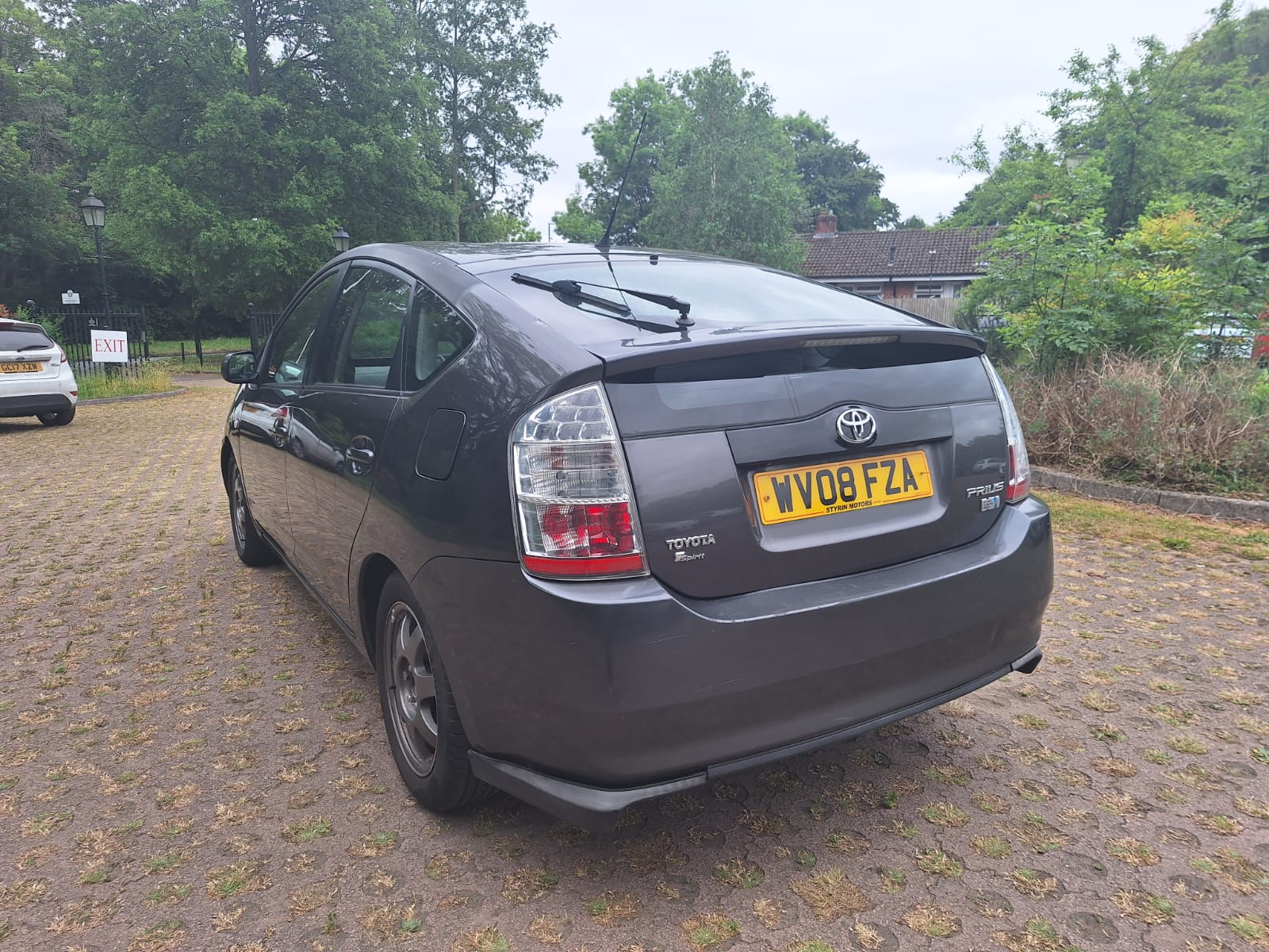 
								Toyota Prius T-Spirit full									