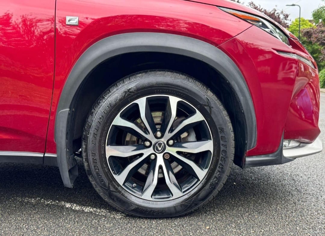 
								Lexus NX300 Luxury full									