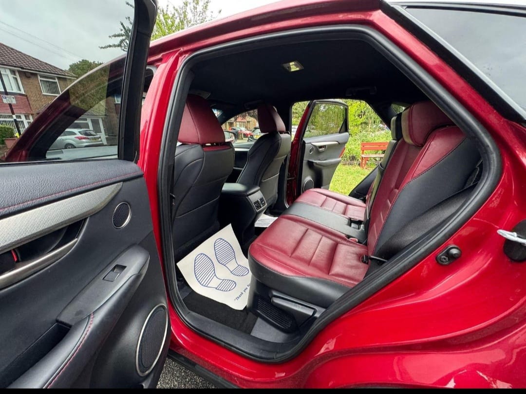 
								Lexus NX300 Luxury full									