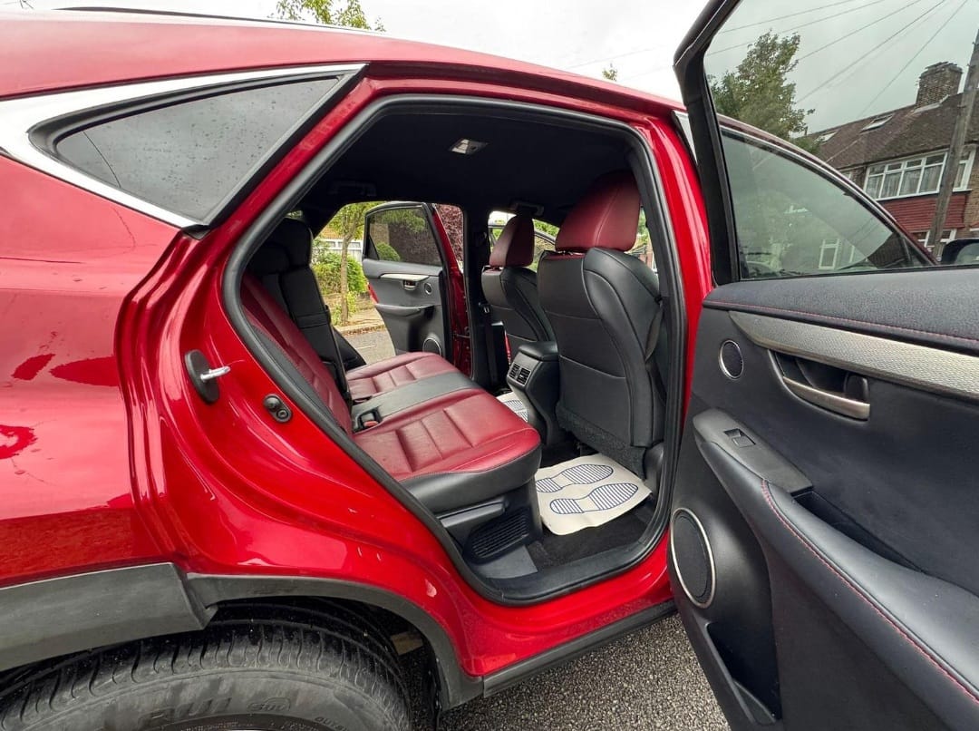 
								Lexus NX300 Luxury full									