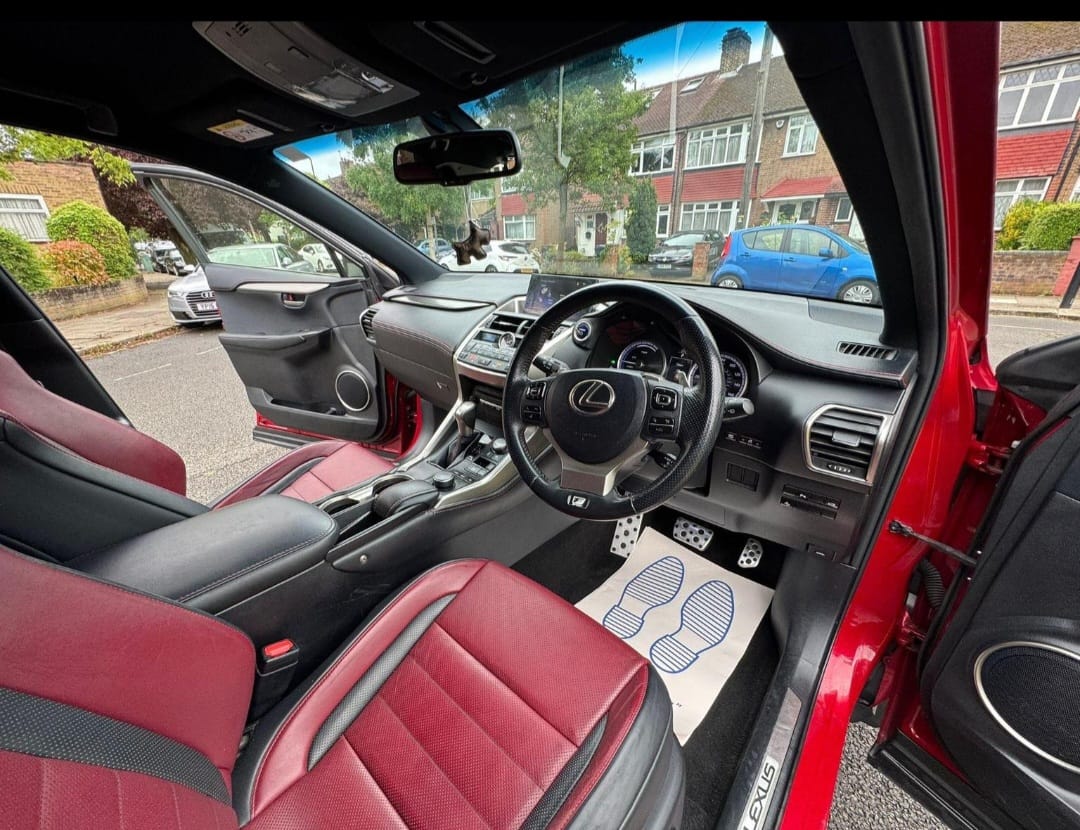 
								Lexus NX300 Luxury full									