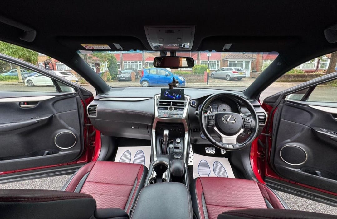 
								Lexus NX300 Luxury full									