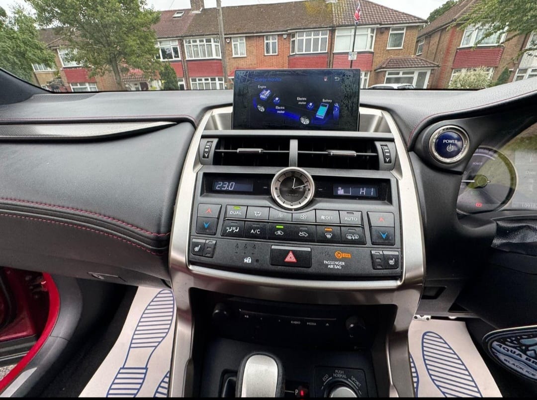 
								Lexus NX300 Luxury full									