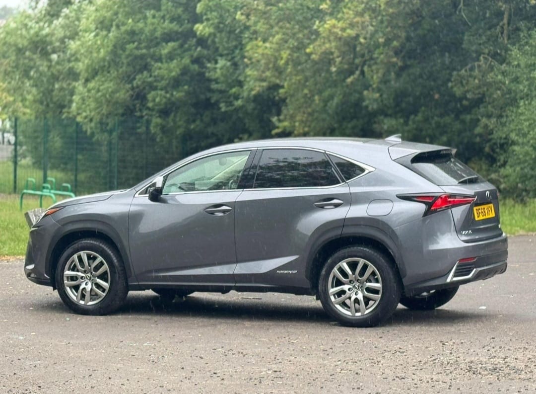 
								Lexus NX300h Luxury full									