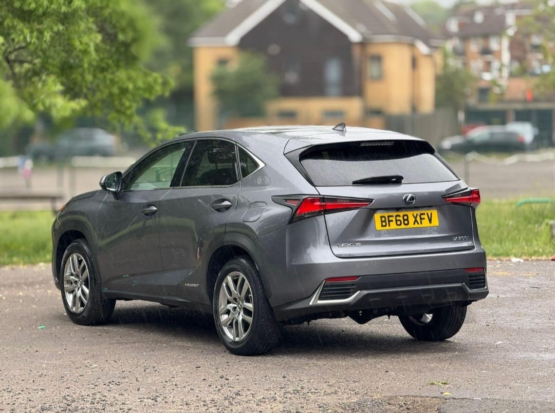 
								Lexus NX300h Luxury full									