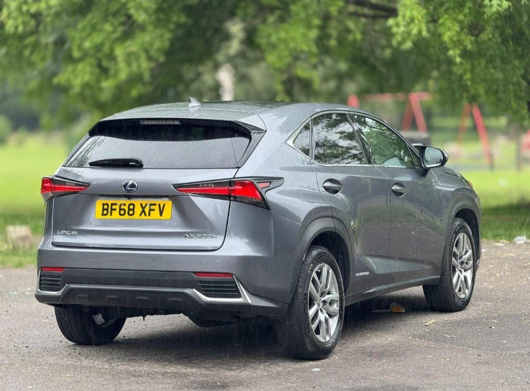 
								Lexus NX300h Luxury full									