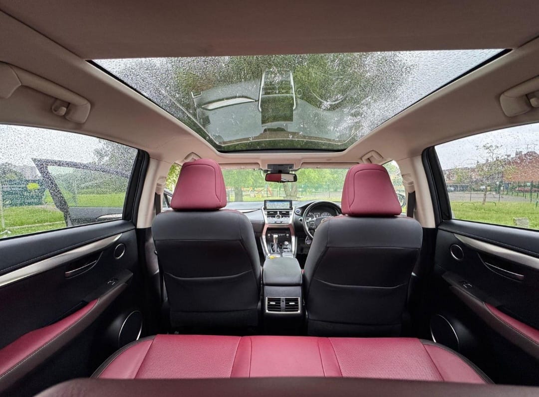 
								Lexus NX300h Luxury full									