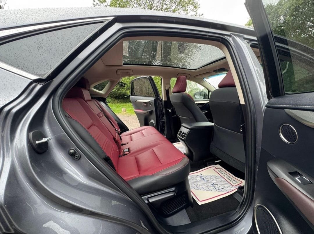 
								Lexus NX300h Luxury full									