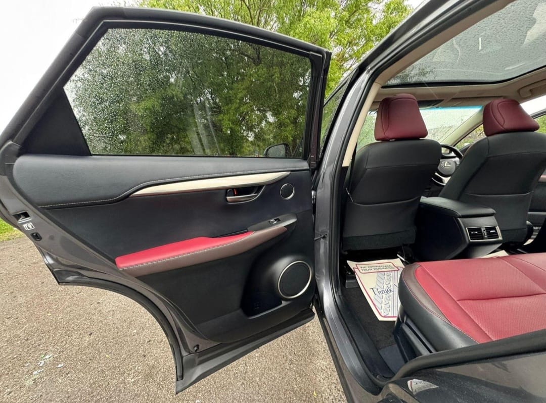 
								Lexus NX300h Luxury full									