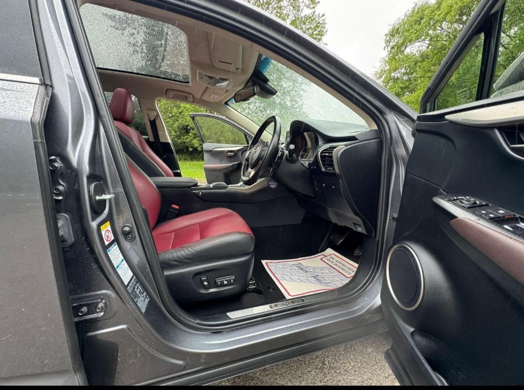 
								Lexus NX300h Luxury full									