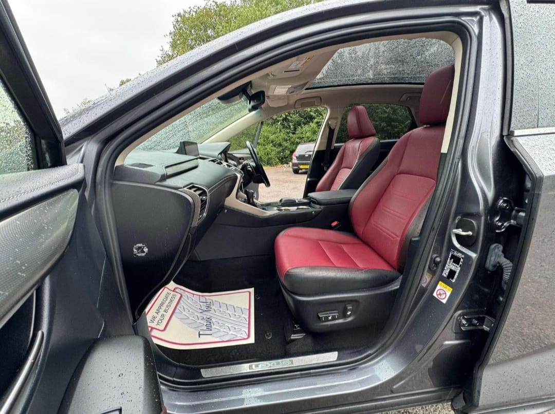
								Lexus NX300h Luxury full									