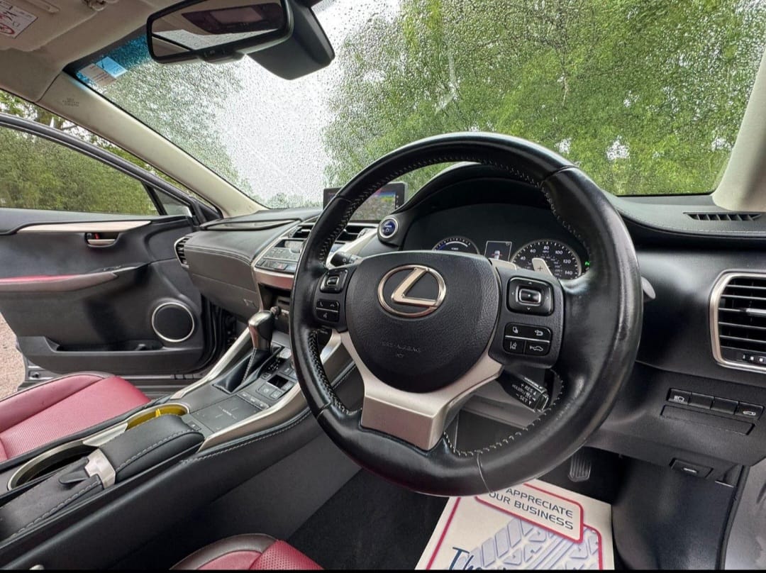 
								Lexus NX300h Luxury full									