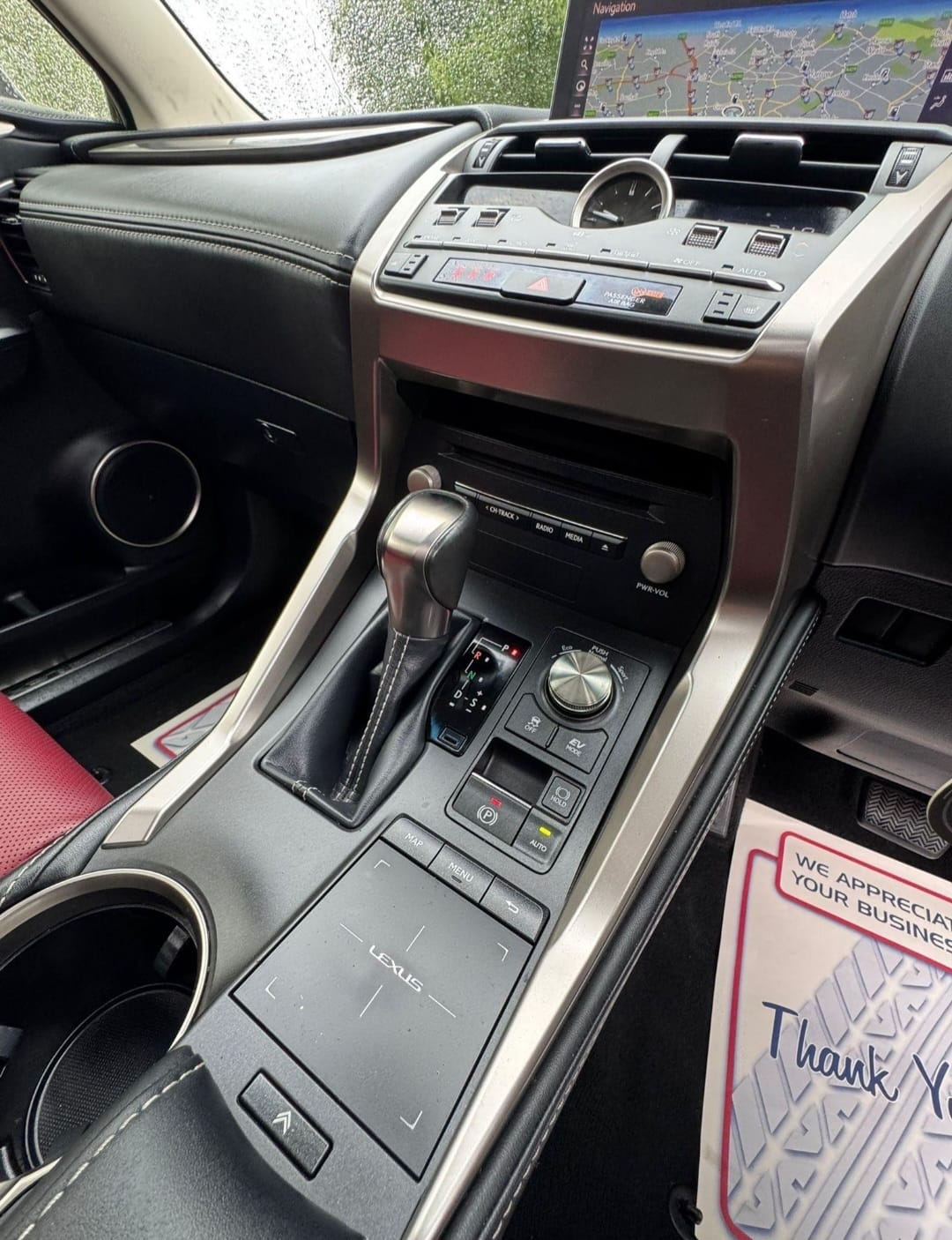 
								Lexus NX300h Luxury full									