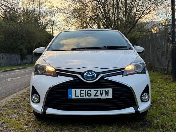 
								Toyota Yaris Icon Hatchback White full									