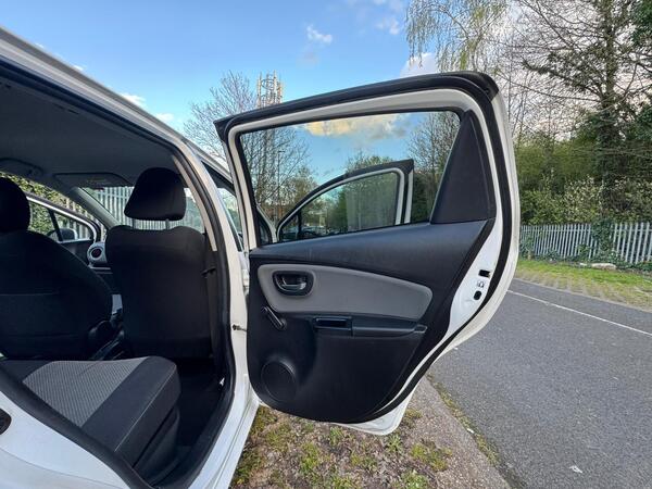 
								Toyota Yaris Icon Hatchback White full									