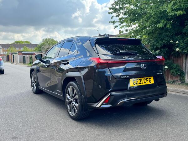 
								Lexus UX F Sport full									