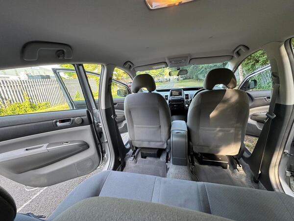 
								Toyota Prius T Spirit CVT full									