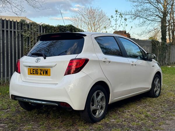 
								Toyota Yaris Icon Hatchback White full									
