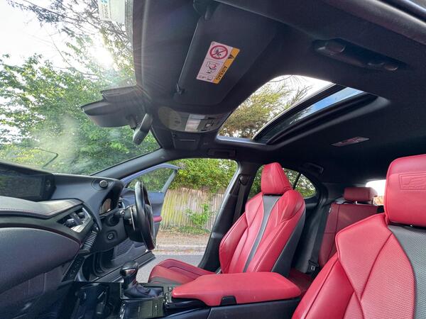 
								Lexus UX F Sport full									