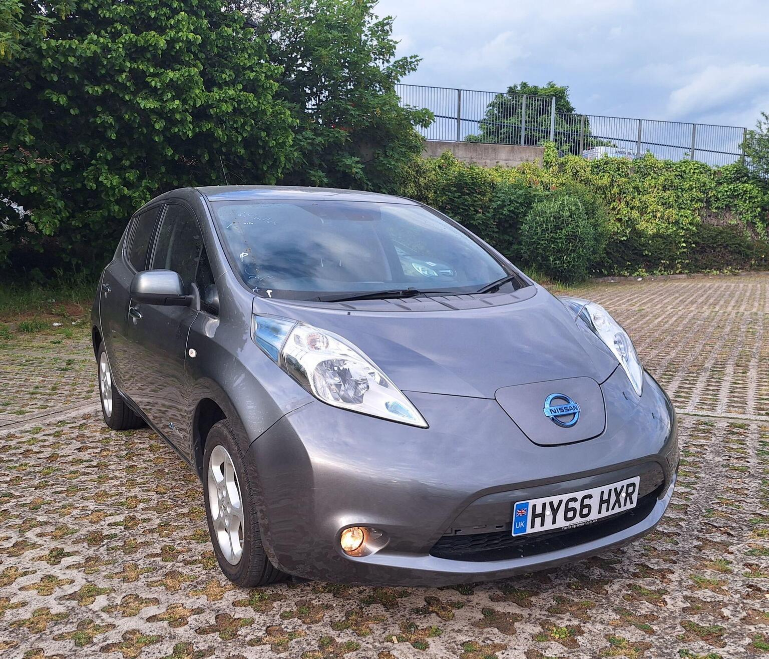 
								Nissan Leaf Hatchback full									