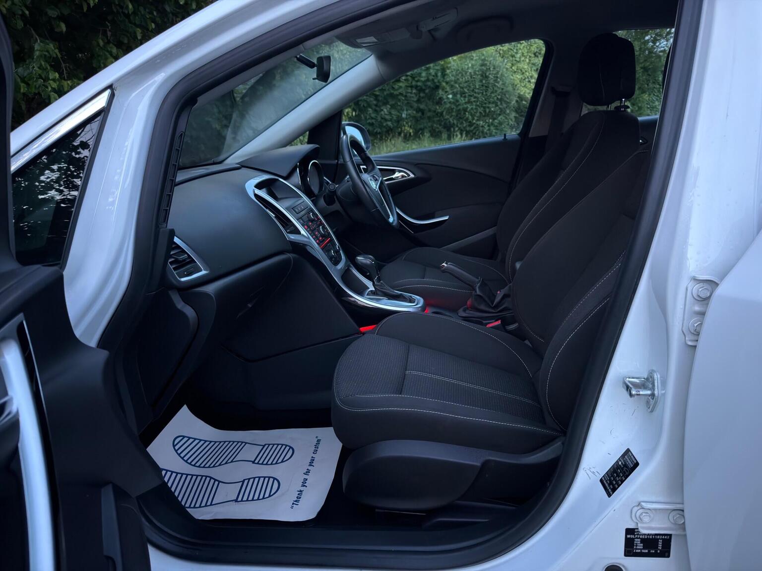 
								Vauxhall Astra Hatchback full									