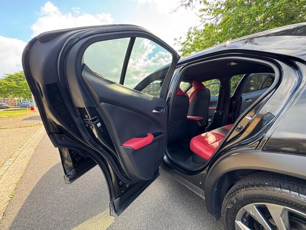 
								Lexus UX F Sport full									