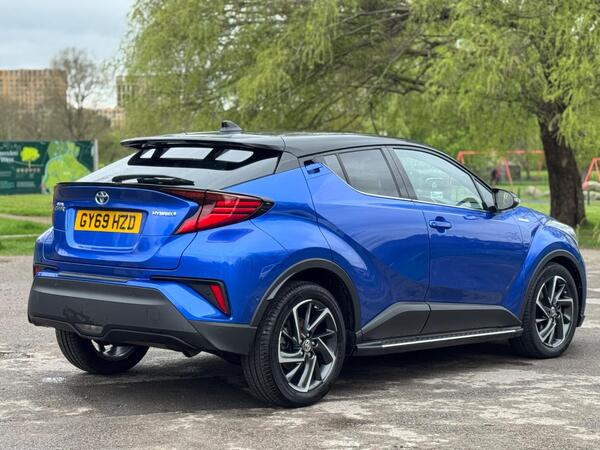 
								Toyota C-HR Dynamic full									