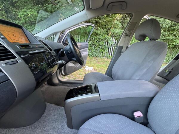 
								Toyota Prius T Spirit CVT full									