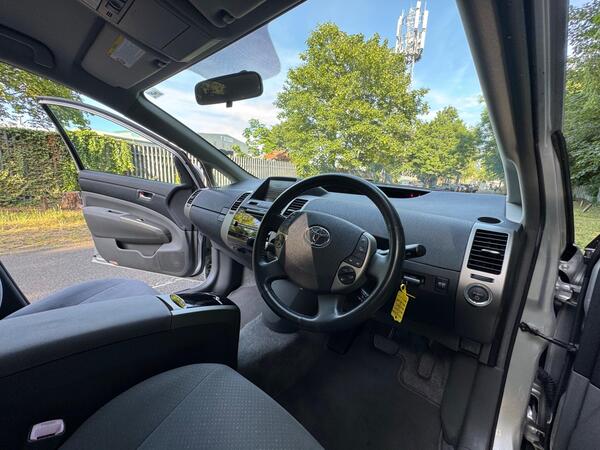 
								Toyota Prius T Spirit CVT full									