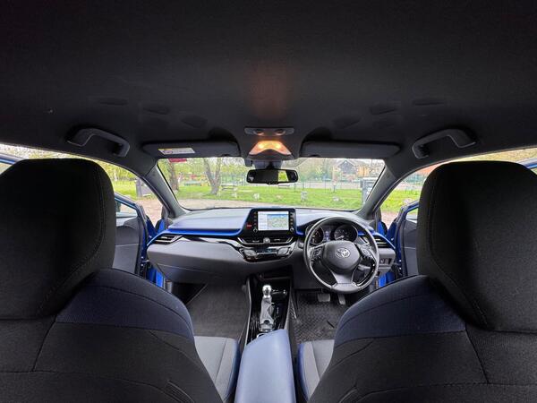
								Toyota C-HR Dynamic full									