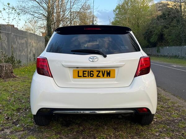 
								Toyota Yaris Icon Hatchback White full									