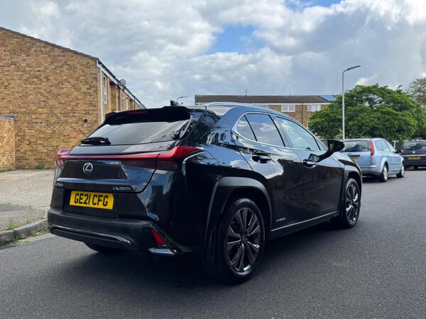 
								Lexus UX F Sport full									