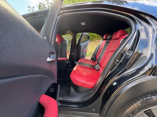 
								Lexus UX F Sport full									